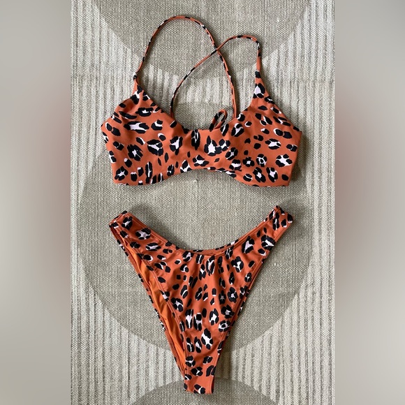 Fabletics BURNT OCHRE WAVY LEO Bikini - Picture 2 of 6